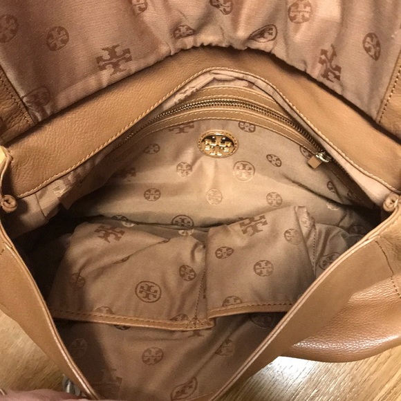 Like new Tory Burch Marion saddle bag, tan - Picture 4 of 4